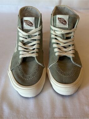 Vans High-Top Sneakers in Olive Green and Cream WOMEN US 7.5. (MEN US 6.0)